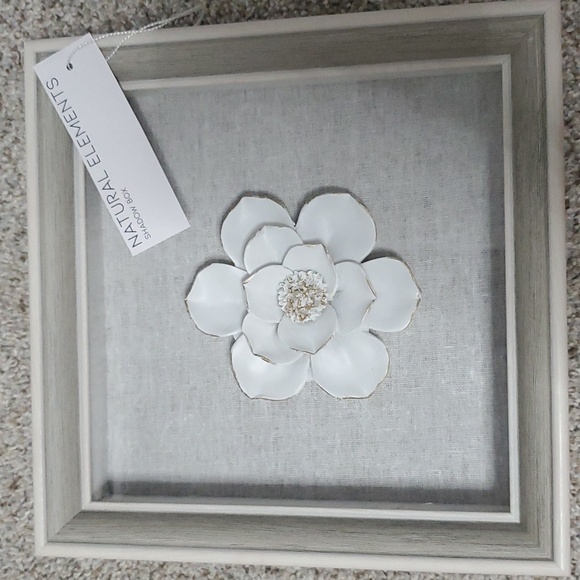 2 NATURAL ELEMENTS FLOWER ACCENT SHADOWBOX - Picture 2 of 7